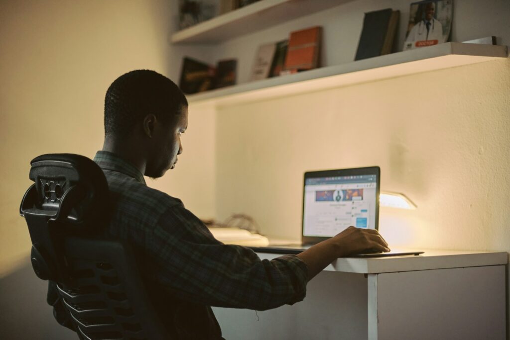 man in black long sleeve shirt using macbook pro